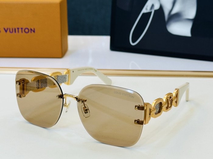 LOUIS VUITTON   SUNGLASSES-061