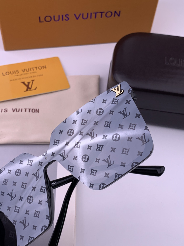 LOUIS VUITTON  SUNGLASSES-57