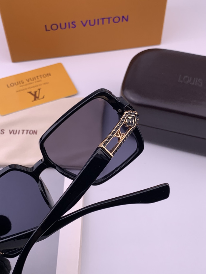 LOUIS VUITTON  SUNGLASSES-57