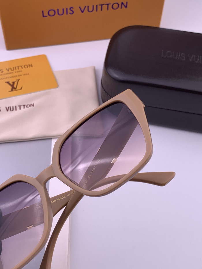 LOUIS VUITTON  SUNGLASSES-57