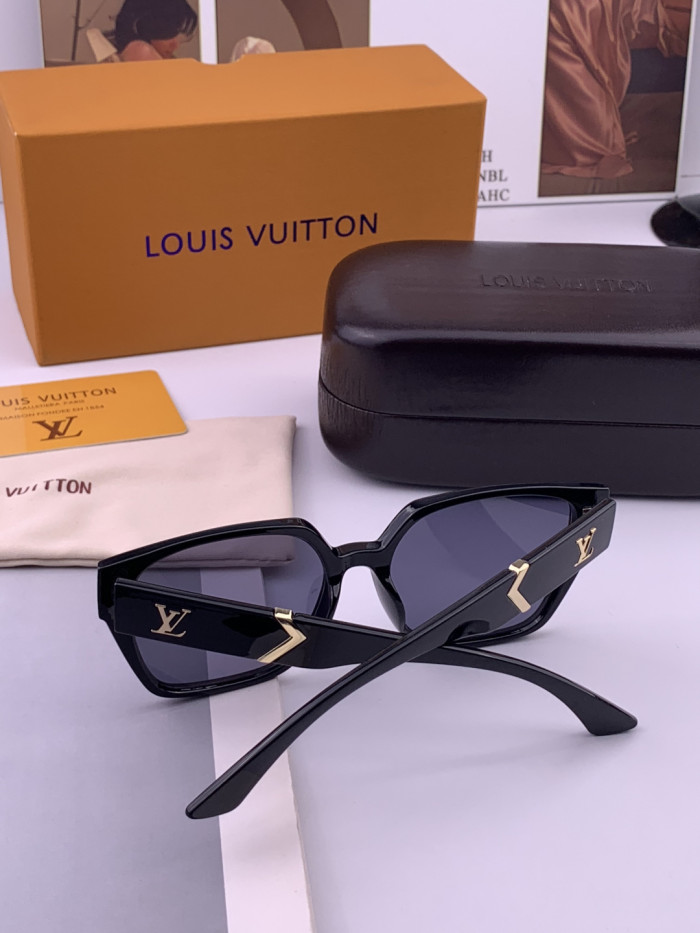 LOUIS VUITTON  SUNGLASSES-57