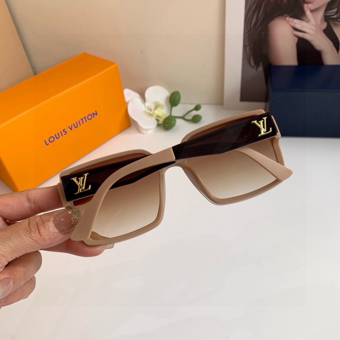LOUIS VUITTON  SUNGLASSES-59