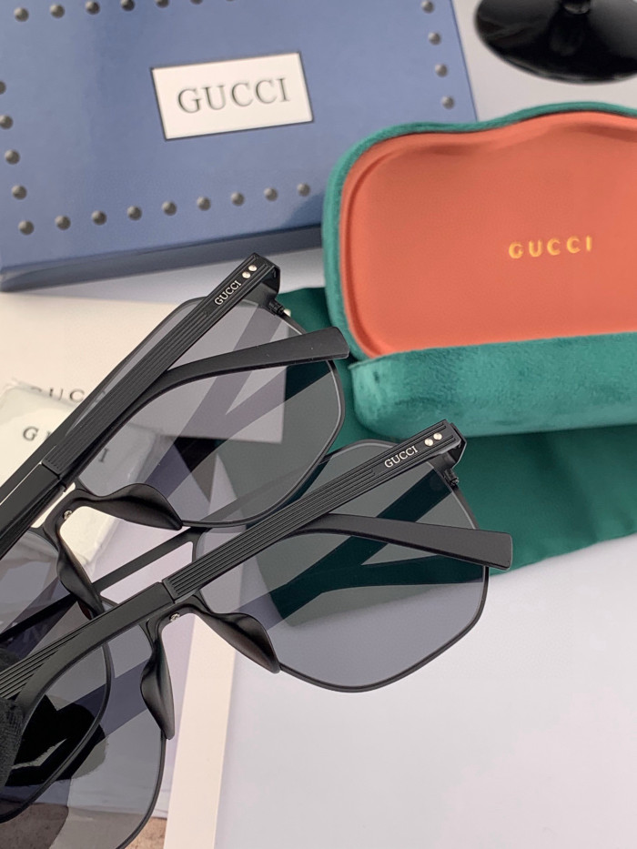 GUCCI SUNGLASSES-011