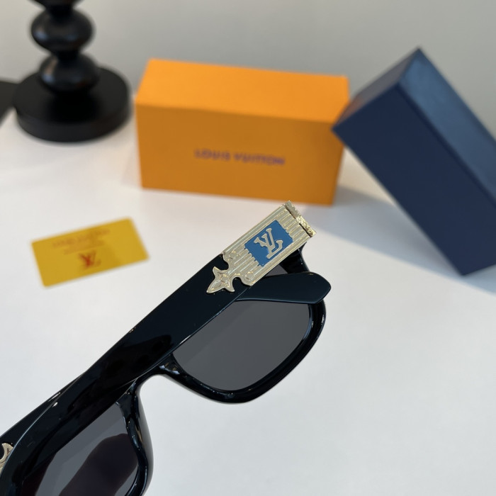 LOUIS VUITTON   SUNGLASSES-09