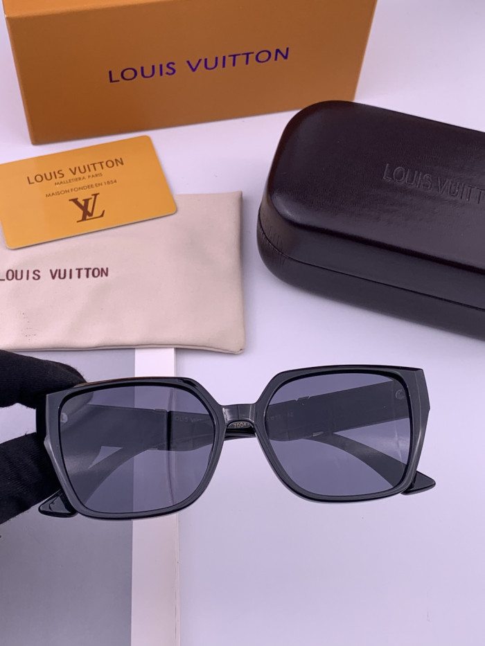 LOUIS VUITTON  SUNGLASSES-57