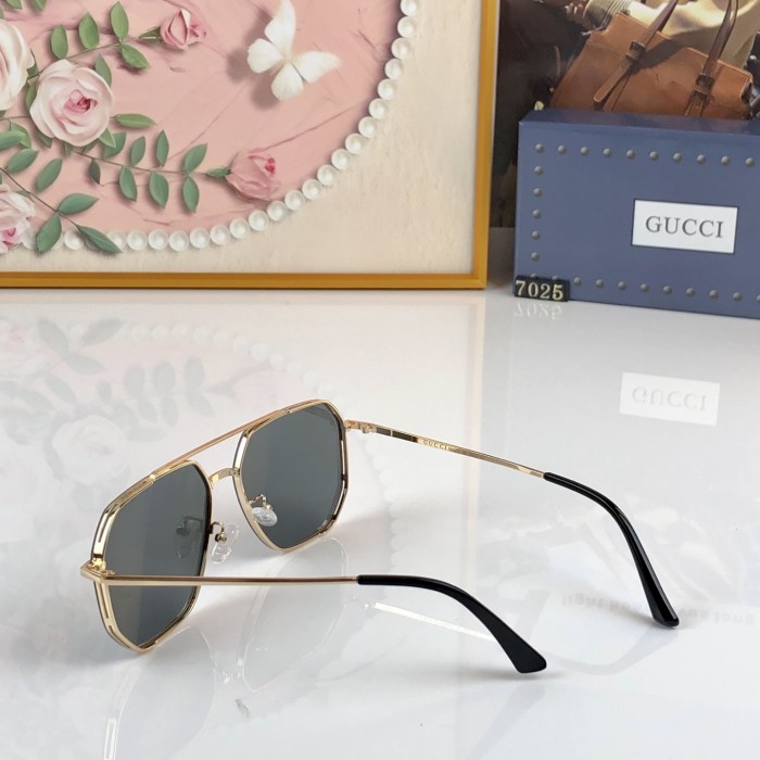 GUCCI  SUNGLASSES-011
