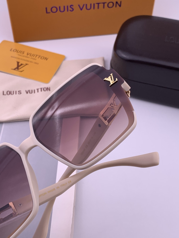 LOUIS VUITTON  SUNGLASSES-57