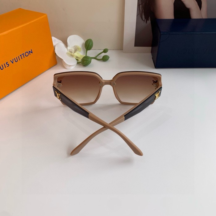LOUIS VUITTON  SUNGLASSES-59