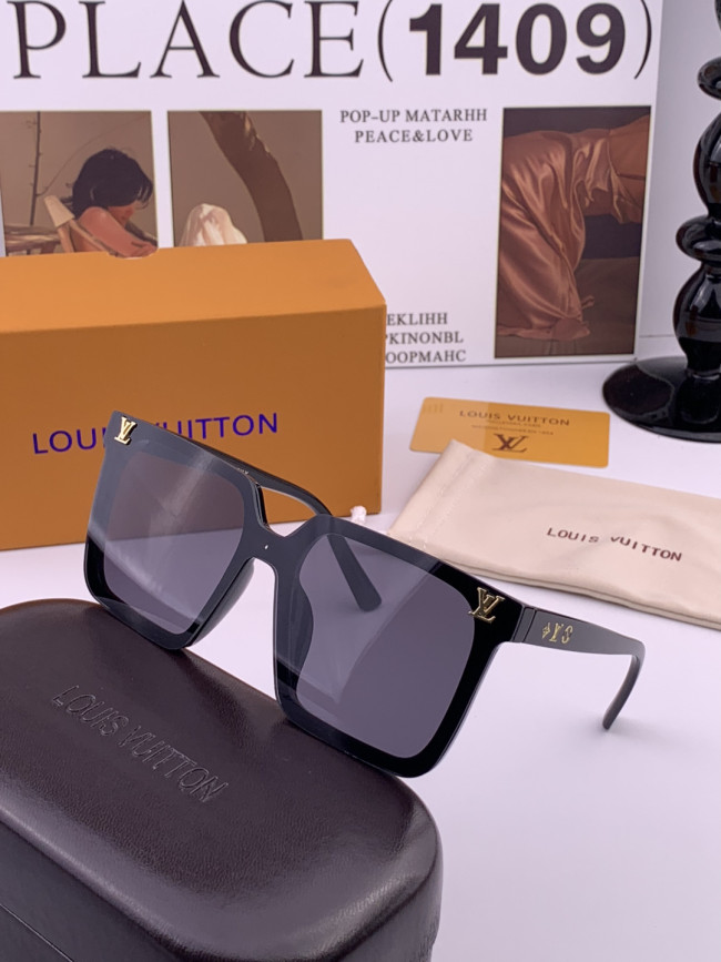 LOUIS VUITTON  SUNGLASSES-57