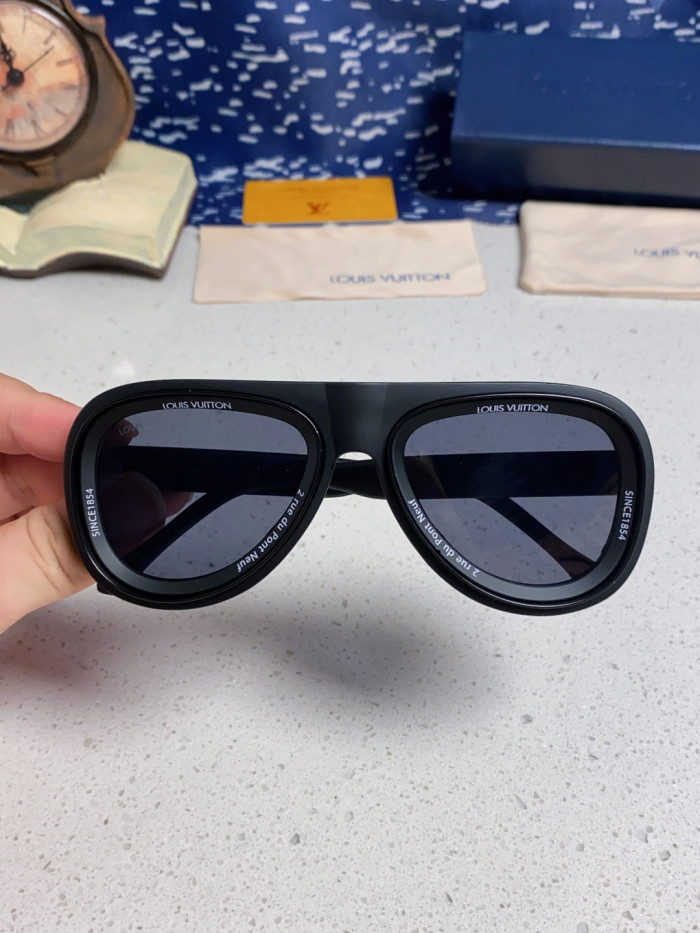 LOUIS VUITTON  SUNGLASSES-09