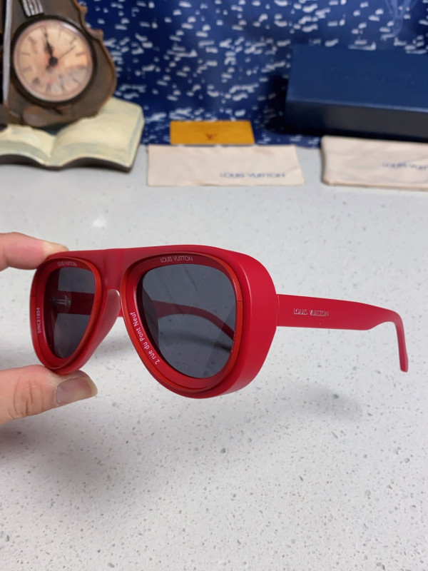 LOUIS VUITTON  SUNGLASSES-09