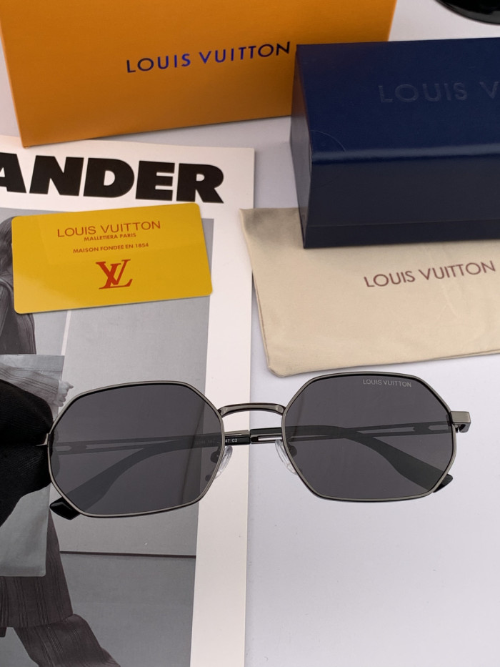 LOUIS VUITTON  SUNGLASSES-59