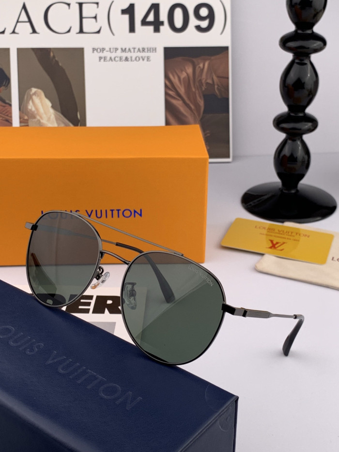 LOUIS VUITTON  SUNGLASSES-59
