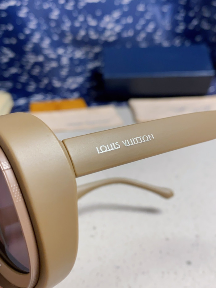 LOUIS VUITTON  SUNGLASSES-09