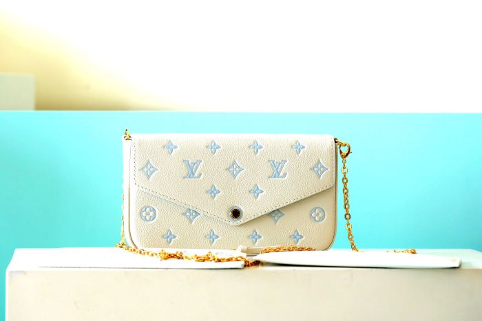 Pochette Felicie “21*11*2CM” 074