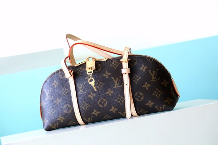 Squire East West “29*14*8CM” 024