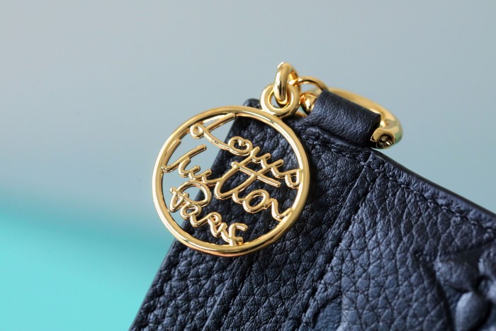 Charms ”10.2*7.3*0.3CM“ 042