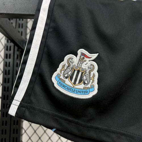 Newcastle 25/26 home kids jersey kit