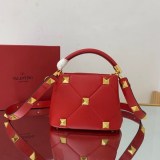 《大人気》ヴァレンティノ ハンドバッグ 偽物 ROMAN STUD QUILTED Vuj81781