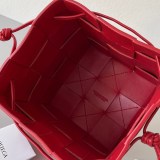 累積売上総額第１位！ボッテガヴェネタ カセット ショルダーバッグ 偽物 レッド 680218VCQC46358