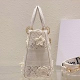 【こだわりある刺繍！】レディディオール 偽物 バッグ ミディアム def63732