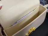 国内即発【セリーヌ ショルダーバッグ 偽物】トリオンフ ショルダーバッグ カーキ Cei82317