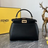 送料込 フェンディ ショルダーバッグ 新作入手困難 fej07775