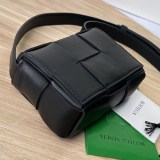 ボッテガ ヴェネタ キャンディー コピーカセット クロスボディミニバッグ ギフトに 送礼 bov94593
