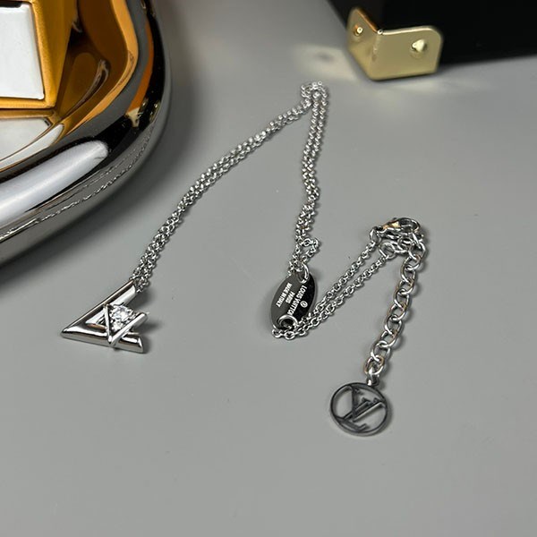 一目惚れ♪ルイヴィトン コピー パンダンティフ LV ヴォルト ワン PM ネックレス vua62462