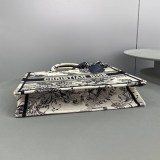 目を惹くカラー ディオール BOOK TOTE 偽物 ミディアムトートバッグ キウリ dez85857