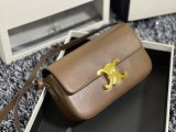 日本未入荷【セリーヌ ショルダーバッグ 偽物】トリオンフ ショルダーバッグ 茶色 Ces06930