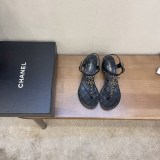 シャネル サンダル コピーcc ロゴ 黒 送料込み 靴 コルク 革 チェーン shi84081