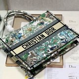ディオール 偽物 ブックトート ミディアムバッグ M933