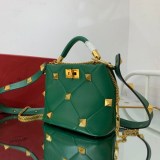 ＊関税込み ヴァレンティノ ハンドバッグ コピー ROMAN STUD QUILTED Vuu09871