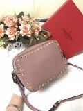 ★日本!!人気！ヴァレンティノ ショルダーバッグ コピー ハンドバッグ★ロックスタッズ Vuy67038