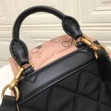 秋冬新作★バーバリー リュック 偽物★ The Rucksack ナイロンバックパック Bah94961