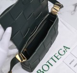 大人気!!新色ボッテガヴェネタ 偽物 カセット クロスボディバッグ bol03900