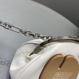 人気No1メゾンマルジェラ 偽物 足袋タビ フレームバッグ レザー がま口 Mam67574