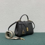 累積売上総額第１位！セリーヌ 偽物 16（セーズ） ミディアム ショルダーバッグ ブラック①【3サイズ】 Cep96144