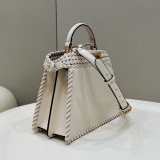 入手困難品！フェンディ ピーカブー イゼー 偽物ショルダーバッグ feo26203