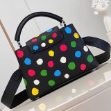 目を惹くカラールイヴィトン LV×YK カプシーヌ BB コピー ハンドバッグ ブラック vux76168