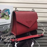 大人気!!新色 プラダ ショルダーバッグ【人気商品】 put19368