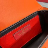 人気No1ヴァレンティノ ショルダーバッグ コピー Vロゴ SUPERVEE レザー クロスボディバッグ Vuc03765