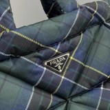 稀少【プラダ】パデッド Re Nylon 偽物トートバッグ リナイロン puy63958