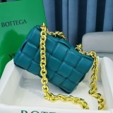 春もの新作ボッテガヴェネタ ザチェーン カセット 偽物 レザー製クロスボディバッグ bop15678