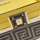 フェンディ ヴェルサーチェ フェンダーチェ 偽物コラボ ショルダーバッグ feo45288