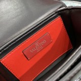 ☆超人気☆ヴァレンティノ ショルダーバッグ VEE レザー クロスボディバッグ Vul83278