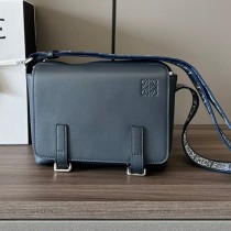 定番ロエベ コピー ミリタリー メッセンジャーバッグ XS lon58339