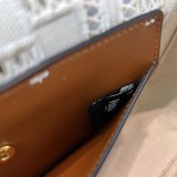 フェンディ バゲットFF刺繍 ハウンド ショルダーバッグ 偽物 fel58811