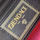 超話題!【FENDACE】ブローチ バゲット レザー バッグ スーパーコピー feo63238